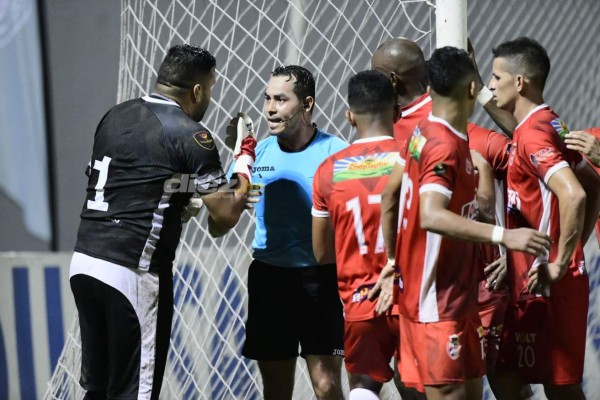 Afición reprende a Marathón; el irrespeto a Carlos Tábora y el descontrol de Obed Enamorado