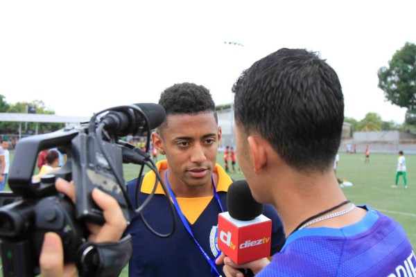 Ambientazo en La Pradera con el partido benéfico de Atletas del Reino