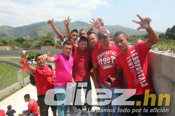 Ambientazo en el estadio Fransico Martínez.