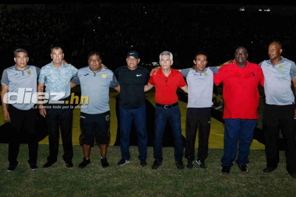 No se vio por TV: Discusión Garrido-Claros, chicas hermosas y catrachos del Alajuelense se lucen