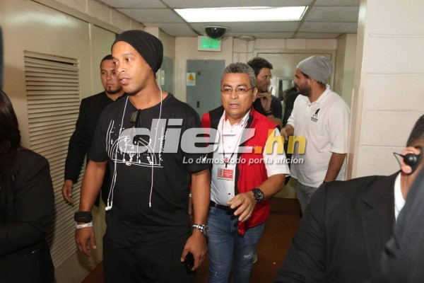 EN FOTOS: Locura desatada en Tegucigalpa con llegada de Ronaldinho