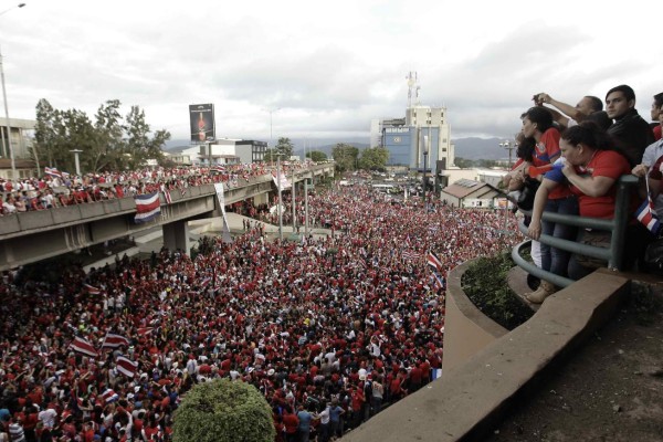 Costa Rica celebra con locura su pase histórico a cuartos de final