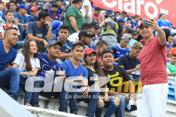 ¡Ambientazo! La gran fiesta en el estadio Nacional por ver a Ronaldinho