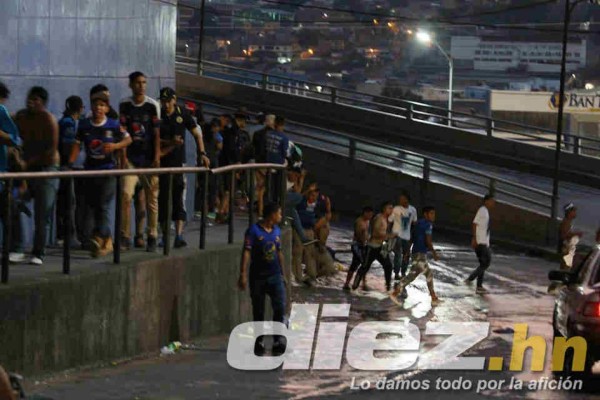 EN FOTOS: Noche de terror en las afueras del Nacional tras derbi Motagua-Olimpia