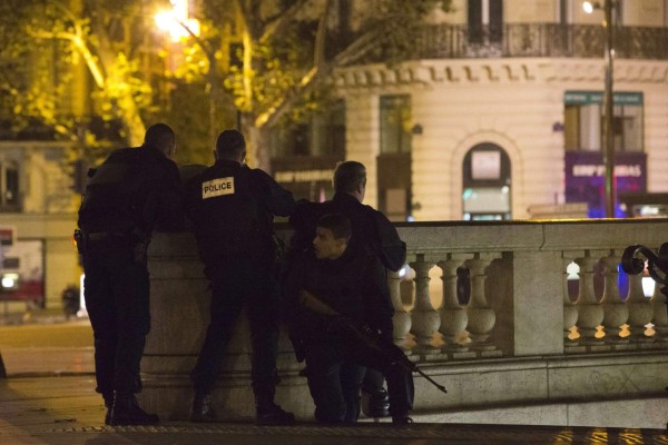 FOTOS: Falsa alarma provoca una estampida de pánico en París