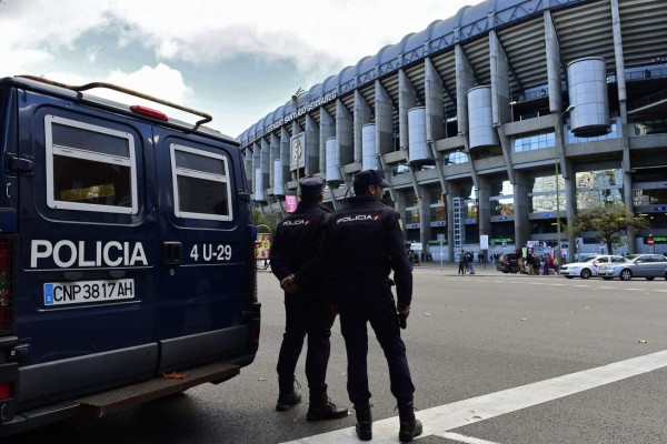 FOTOS: Seguridad de pies a cabeza en el Bernabéu para el clásico