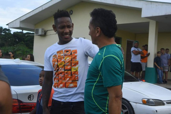 ¡Lindo ambiente! Ex jugadores y legionarios hondureños juegan partido benéfico en La Ceiba