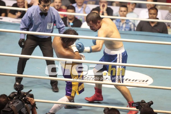 Noche de combates en la Villa Olímpica.