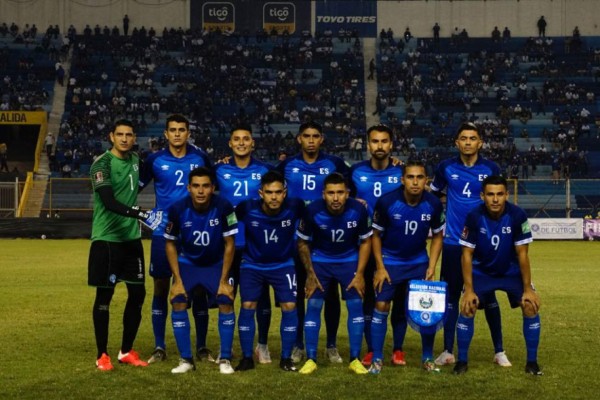 Los aficionados afuera del Cuscatlán, el cubano que llegó casi al entretiempo y la celebración de Alphonso Davies