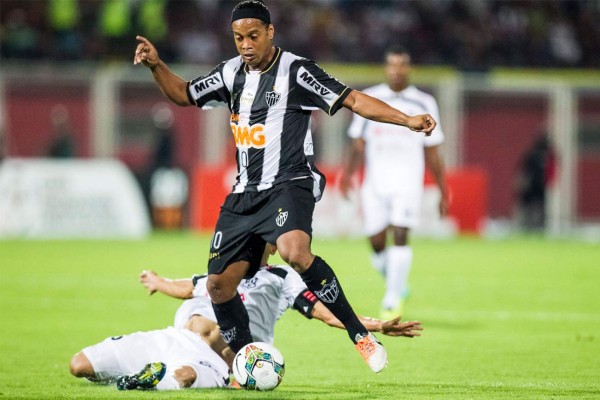 La trayectoria de Ronaldinho en imágenes