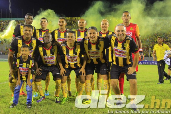 Inolvidable despedida de un ídolo Carlos Pavón