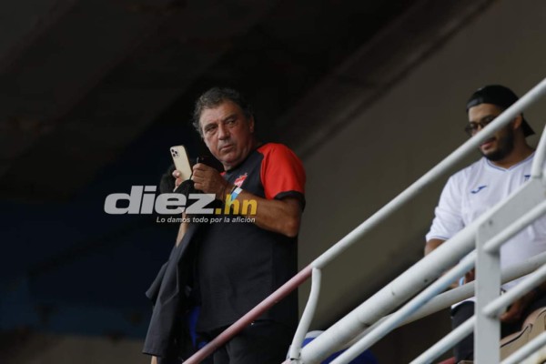 ¡Pancartas, Batman y un astronauta! El ambientazo en el Olímpico para el Honduras vs. Costa Rica