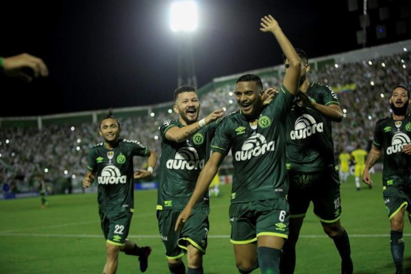 El Chapecoense vibró con sus 'hermanos' de Colombia en la final esperada