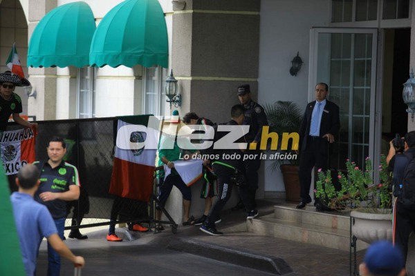 EN FOTOS: Chicharito Hernández causó furor en la llegada de México a San Pedro Sula