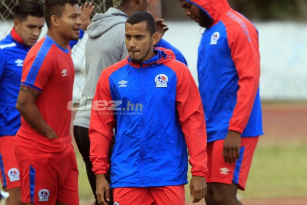 ¡Buscaban cómo calentarse! Olimpia entrenó bajo un intenso frío en Tegucigalpa
