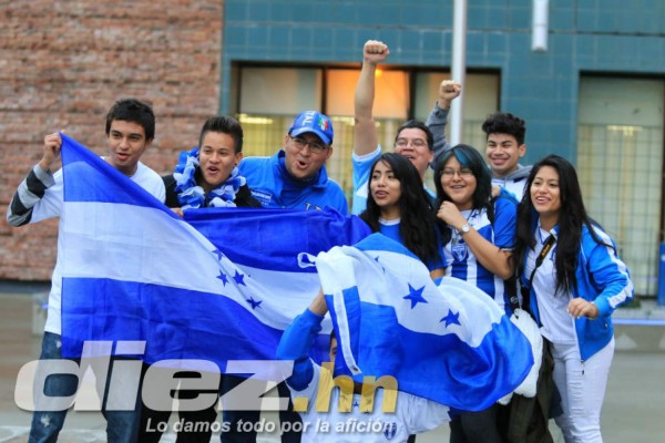 Selección catracha recibe el apoyo su afición en Vancouver