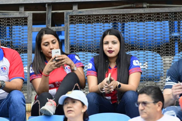 Las lindas chicas que robaron suspiros en el clásico Olimpia-Motagua en el Olímpico