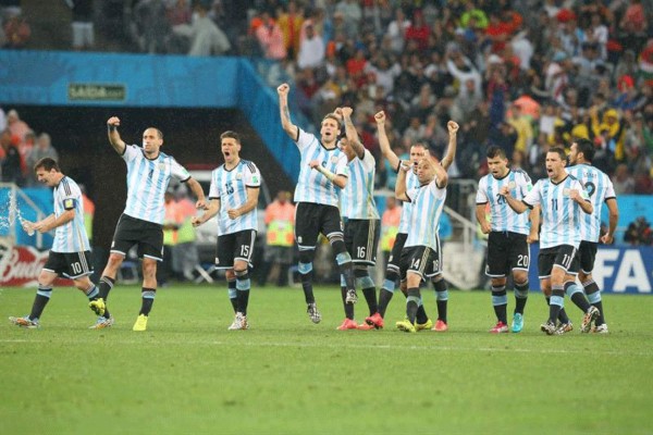 Argentina finalista: ganó 4-2 a Holanda en los penales.