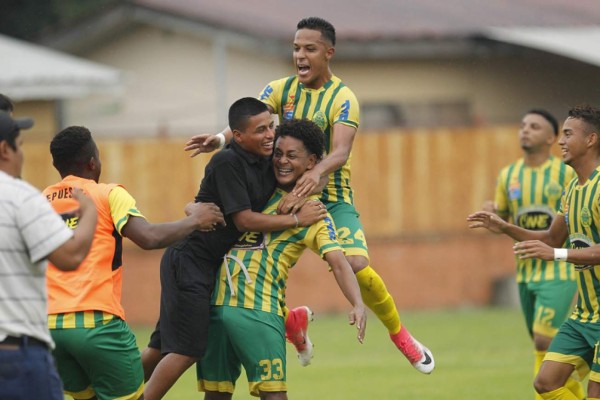 EN FOTOS: ¡Así se vive el Ascenso en el fútbol de Honduras!