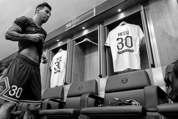 Así fue el primer día de Messi con el PSG: La firma del contrato y el crack que llegó a su hotel