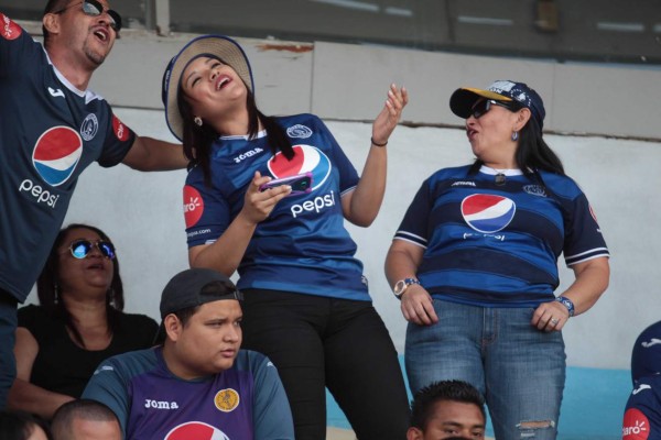 ¡De infarto! Las chicas más espectaculares de la final Motagua-Honduras Progreso