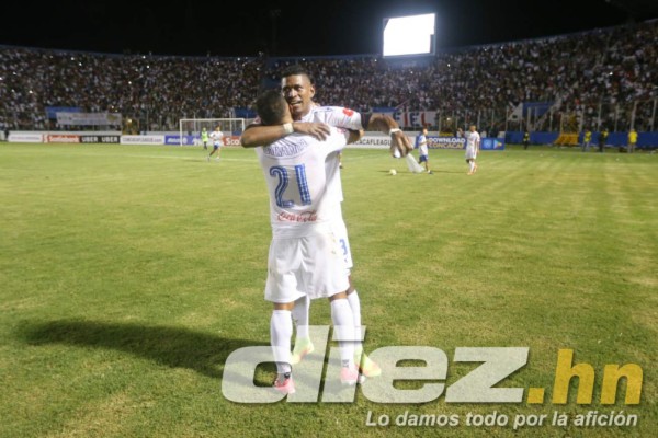 NO VISTE EN TV: El festejo del Olimpia y la bengala en el césped&nbsp;&nbsp;