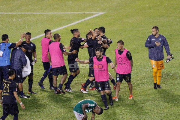 NO VISTE EN TV: Caras tristes en Marathón; festejo chapín en el Olímpico y pleito con Costly