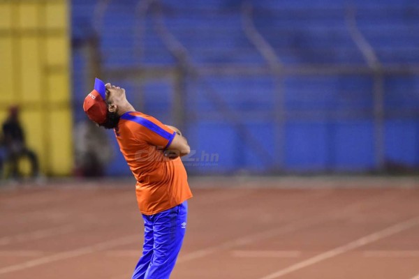 NO SE VIO EN TV: La máscara de Beckeles y la nueva cábala de Pedro Troglio