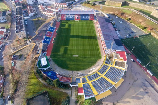 ¡Estadio y castillos medievales! Así es la nueva casa del hondureño Jonathan Rubio en Portugal