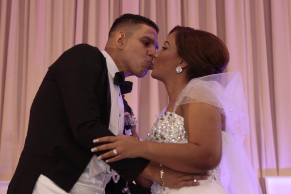 Ex futbolista Roy Posas contrae matrimonio en Tegucigalpa