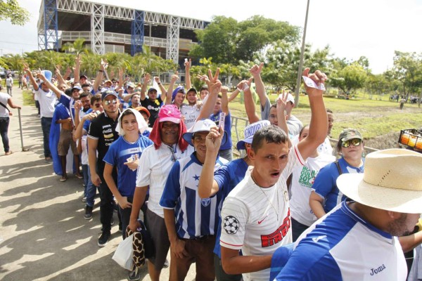 FOTOS: Así se vive la previa del encuentro entre Honduras-México