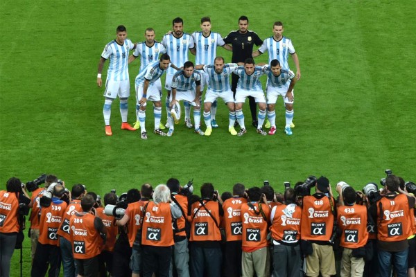 Messi saca su garra: Argentina gana 2-1 a Bosnia.