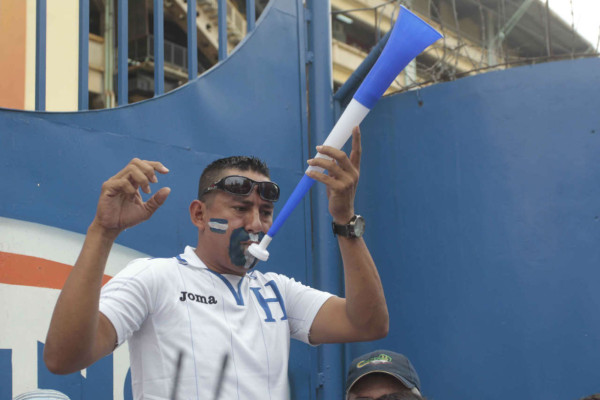 ¡La afición hondureña llenó el estadio Olímpico! .