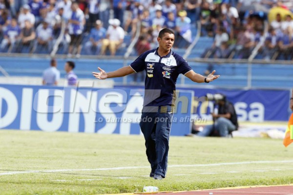 El sufrimiento de Amado Guevara en el banquillo de Honduras ante Canadá&nbsp;&nbsp;