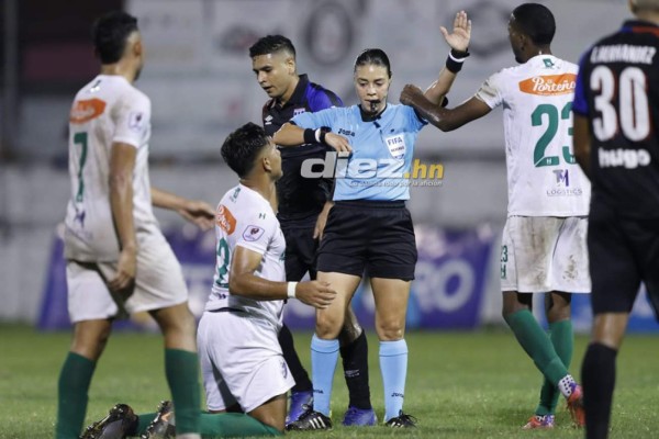 NO SE VIO EN TV: Pedro Troglio firma camisa, visita de seleccionados y el llenazo en el Morazán