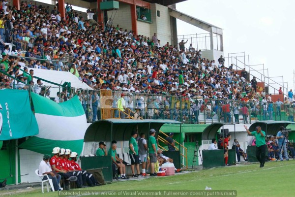NO SE VIO: Fulminados por el calor, polémica, patadas y la bella del puerto