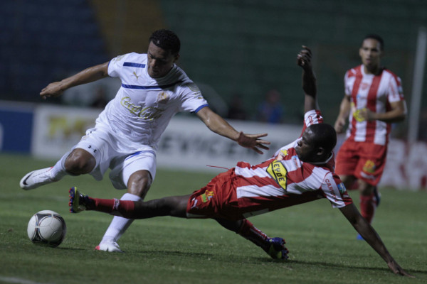 'Goleada de Olimpia al Vida en el estadio Nacional'