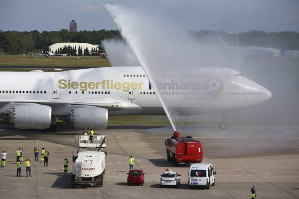 Una multitud eufórica recibe a Alemania en Berlín