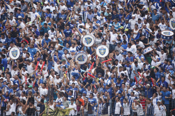 ¡La afición hondureña llenó el estadio Olímpico! .