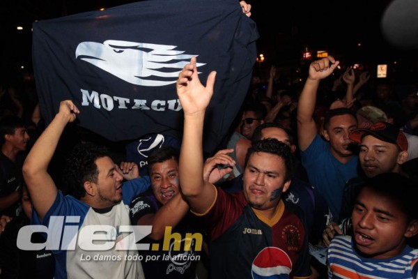 La afición motagüense celebra la #13.