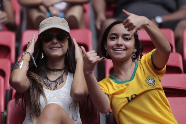 BELLEZAS: Las mujeres que engalanaron el Honduras-Argentina de Rio-2016