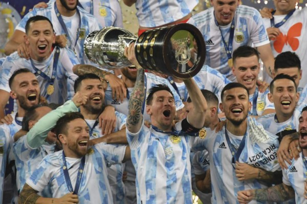 En imágenes: La llamada de Messi, el llanto de Neymar y el argentino que mandó a callar a Brasil