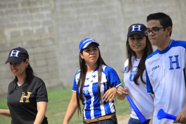 FOTOS: Así se vive la previa del encuentro entre Honduras-México