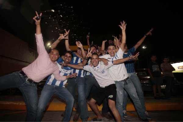 Honduras celebra en las calles el Aztecazo