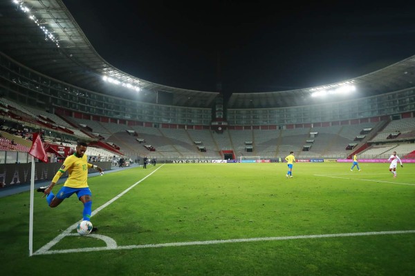 Fotos del Perú - Brasil: Las patadas a Neymar y la sangre de Miguel Trauco