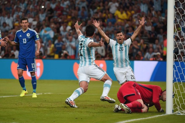 Messi saca su garra: Argentina gana 2-1 a Bosnia.