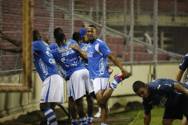 La Selección reconoció este jueves por la noche el estadio Rommel Fernández.