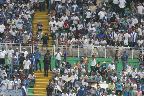 Ambiente Honduras vrs Canadá en el Olímpico