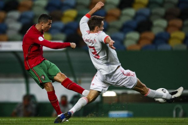 No se vio del Portugal-España: 'Fotón' de Sergio Ramos y Cristiano Ronaldo con regalo incluido