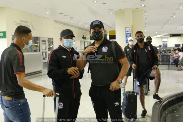 ¡Clásico de la reconciliación! Pedro Troglio y Diego Vázquez llegan juntos a New Jersey y se dan emotivo abrazo